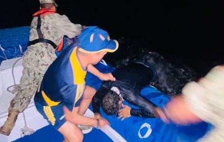 Dos turistas que realizaban actividades deportivas en kayak fueron rescatados.