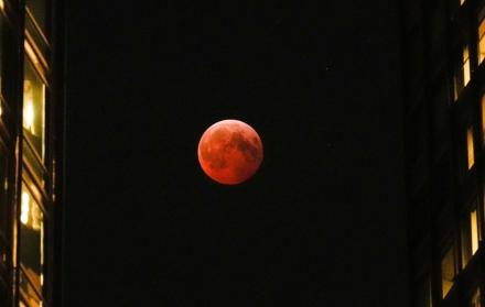 Eclipse lunar total