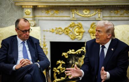 Donald Trump (derecha), y el canciller alemán, Friedrich Merz,