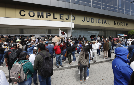 manifestantes a favor de aquiles alvarez