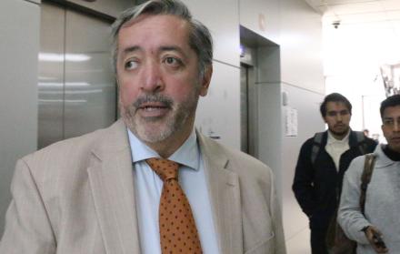 El abogado de Aquiles Álvarez negó que el alcalde de Guayaquil haya manipulado el grillete electrónico, como aseveró la Fiscalía para pedir que el Tribunal ordene prisión preventiva para el procesado por el caso Triple A.