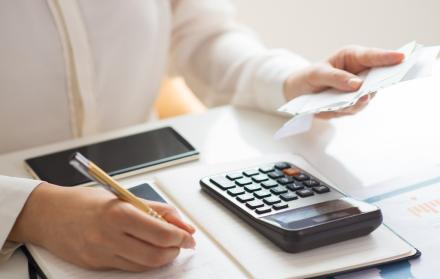 pago impuestos Freepik