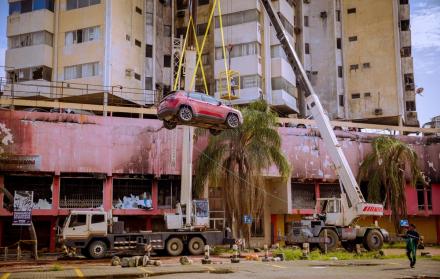 Retiro de vehículos del edificio Multicomercio