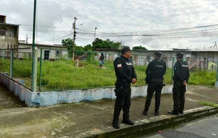 Agentes policiales acudieron al sitio horas después para brindar resguardo.