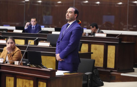 Juan Andrés González, coordinador de bloque de la Revolución Ciudadana, afirma que enfrenta la persecución.