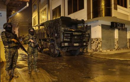 En medio de la vigencia del toque de queda en Ecuador, existen excepciones específicas para la movilidad,