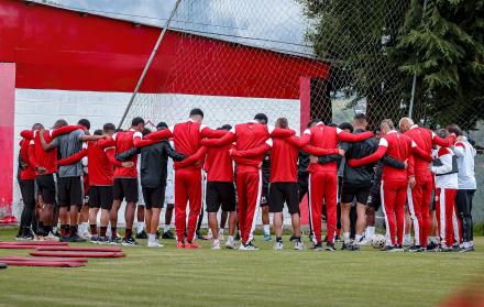 Técnico Universitario busca su primera victoria ante Libertad en Ambato.