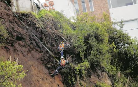 Emergencia. En menos de dos semanas la antigua vía a Nayón se vio afectada por deslizamientos.