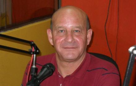 El periodista deportivo Simón Cañarte estuvo al aire la noche del viernes 13 de marzo en el programa Amarillo es el color.