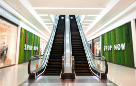 Toque de Queda, cambios de horarios en centro comerciales