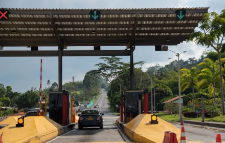 Fotografía de referencia de peaje en Colombia.