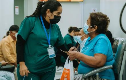 atención médica en centros municipales de Guayaquil