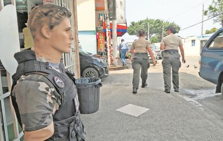 Ley. En Ecuador no existe una regulación específica que controle la venta de las prendas.