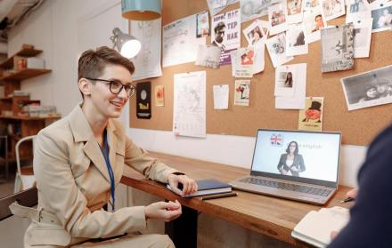 Because He is Nice becas inglés