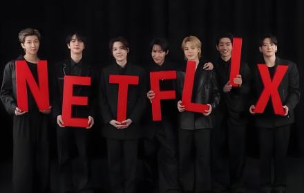 Los integrantes de BTS promocionando lo nuevo en Netflix.