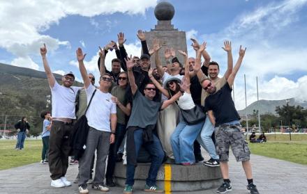 Equipo de Pablo Alborán en la Mitad del Mundo.