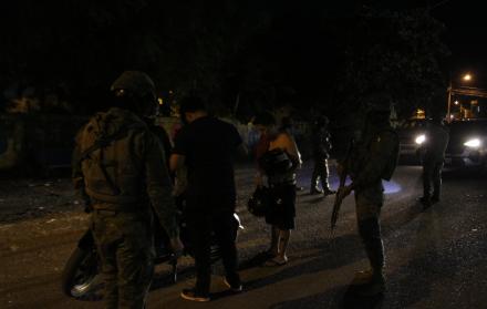 toque de queda en Ecuador