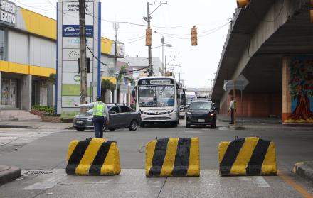 cierre en avenida Rodolfo Baquerizo Nazur
