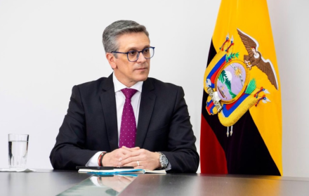 El viceministro de educación superior (e) Ramiro Torres ha mantenido reuniones con rectores, como el de la Escuela Superior Politécnica de Chimborazo.
