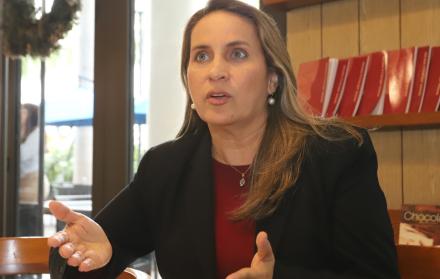 Según el ministro de Trabajo, Harold Burbano, la sentencia que le ordena corregir el supuesto impedimento de Alexandra Villacís 