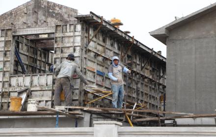CONSTRUCCIÓN DE CASAS