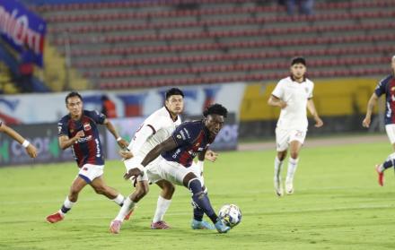 Deportivo Quito presentó su plantilla 2026 en la Noche Azulgrana en el Olímpico Atahualpa.