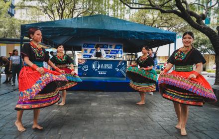 Actividades culturales y recreativas marcan la jornada en el centro.