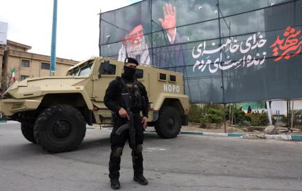 miembro de las fuerzas de seguridad iraníes