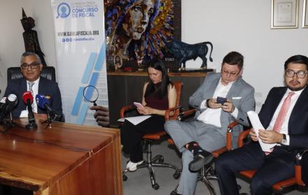 El presidente de la veeduría ciudadana que observa el concurso del fiscal, Paúl Ocaña, dijo que hay opacidad del proceso y falta de documentos sobre los postulantes.