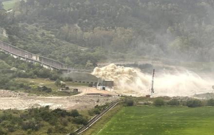 compuertas de la presa de Liscione