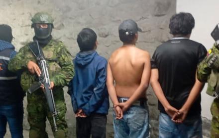 menores retenidos por armas y drogas en Quito