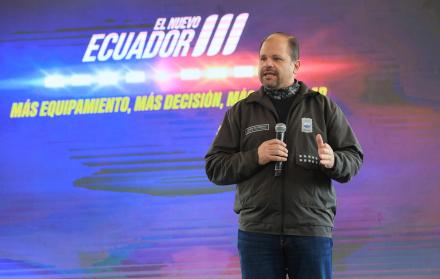 El ministro John Reimberg evaluó las operaciones durante el toque de queda.