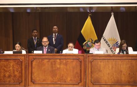 El 2 de febrero de 2026, el ministro John Reimberg compareció en la Comisión de Fiscalización.