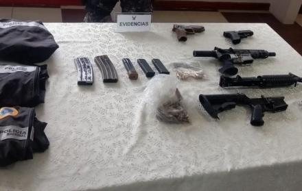 Dos personas, un hombre y una mujer con antecedentes por robo, fueron aprehendidas en Cuenca