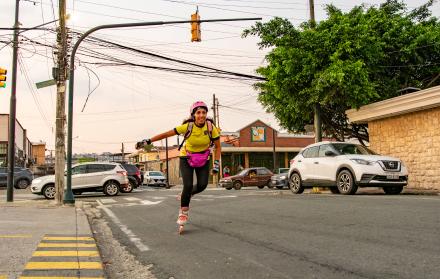 patinadora urbana Cinthya Buenaño en Guayaquil