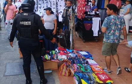 operativo a comerciantes en el centro de Guayaquil