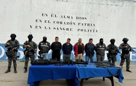 Tres policías en servicio activo y un militar en servicio pasivo fueron aprehendidos en flagrancia en el cantón Camilo Ponce Enríquez
