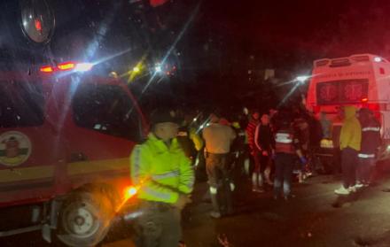 Un bus interprovincial se precipitó a un abismo la noche del domingo 5 de abril en el sector El Tablón, en el cantón Colta
