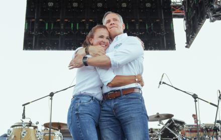 Marcela Aguiñaga Carlos Serrano