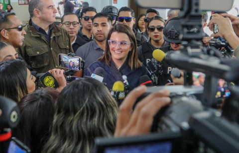 María José Pinto, junto a su esposo. Tiene dos hijos.