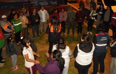 Los dirigentes barriales cuestionan el trabajo del Municipio de Quito en seguridad. Un representante dice que solo ha recibido un chaleco y que por autogestión buscan capacitación de la policía.