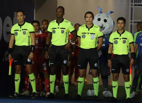&Aacute;rbitros del Cl&aacute;sico del Astillero: qui&eacute;nes pitar&aacute;n en el Barcelona SC vs Emelec