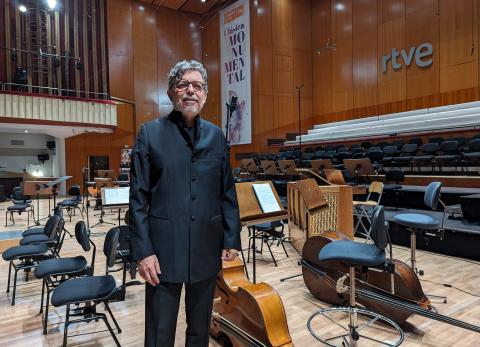 Director de orquesta ecuatoriano triunfa en concierto de gala en Espa&ntilde;a