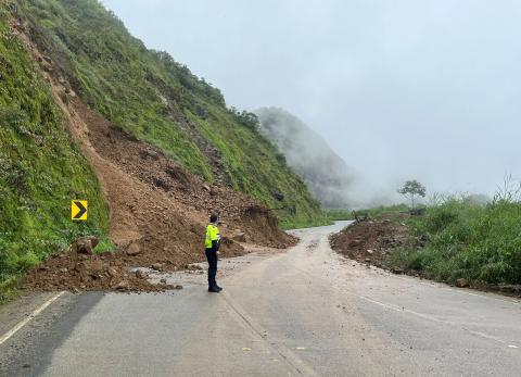 Azuay: V&iacute;as estatales permanecen cerradas por derrumbes