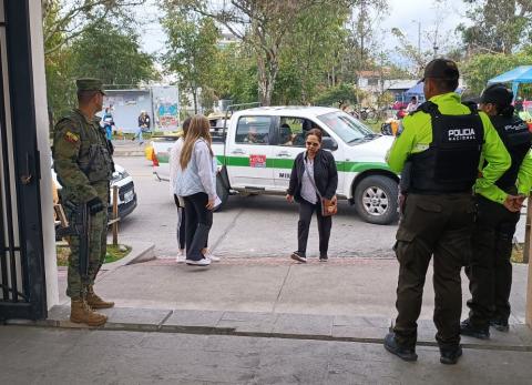 Cuenca: Juntas del voto se mantienen resguardadas con militares y polic&iacute;as