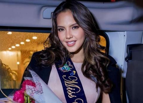 Delary Stoffers en Italia antes de entregar la corona de Miss Ecuador