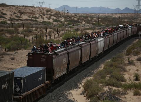 EE.UU. ha deportado a 690.000 migrantes desde que levant&oacute; el T&iacute;tulo 42