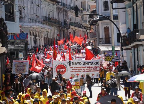 Quito: Marcha lleg&oacute; a Plaza de Santo Domingo; se registraron incidentes