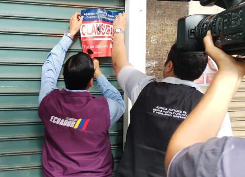 Arcsa clausura un restaurante en Guayaquil por presencia de plagas y poca higiene