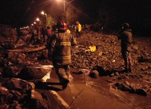 Cuenca: Fuerte lluvia provoca inundaciones y deslizamientos